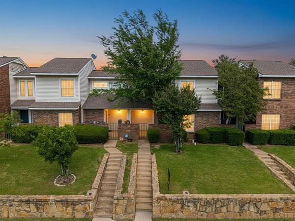 831 Creekside Drive, Lewisville, TX 75067