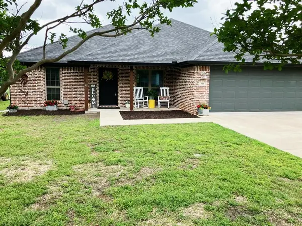 101 E Whitewright Road, Savoy, TX 75479