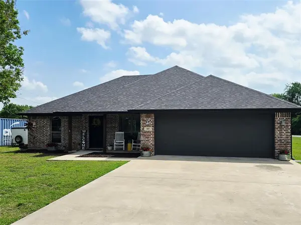 101 E Whitewright Road, Savoy, TX 75479