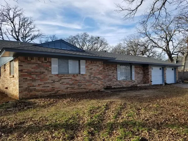 204 Woodlawn Drive, Keene, TX 76059