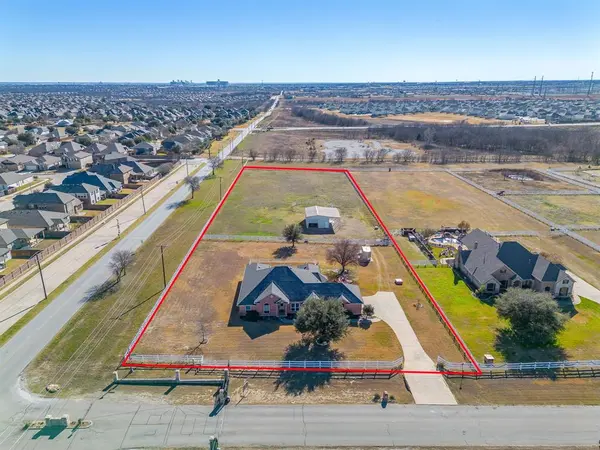 801 Creek Hollow Lane, Fort Worth, TX 76131