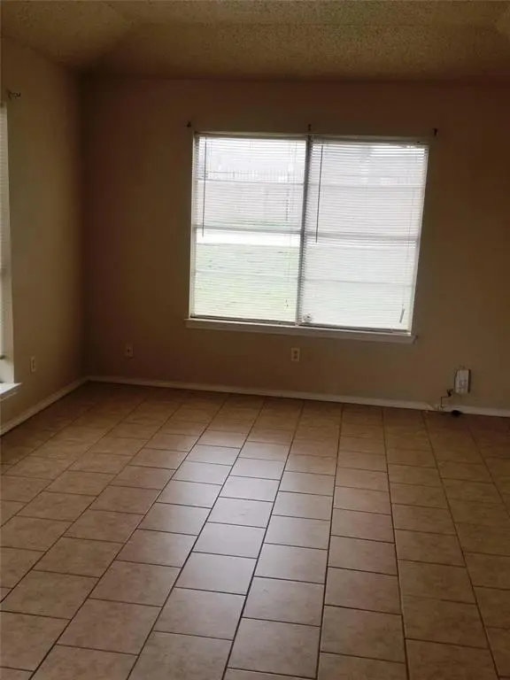 1700 Justin Lyn Street, Arlington, TX 76012