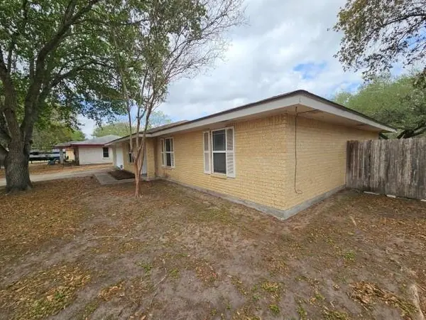 1413 Las Palmas Circle, Beeville, TX 78102