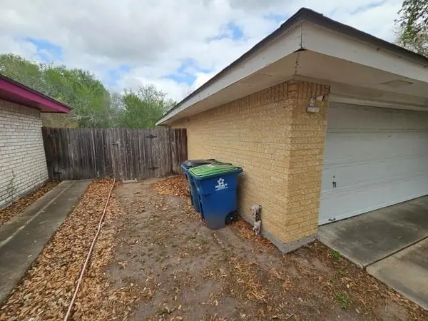 1413 Las Palmas Circle, Beeville, TX 78102