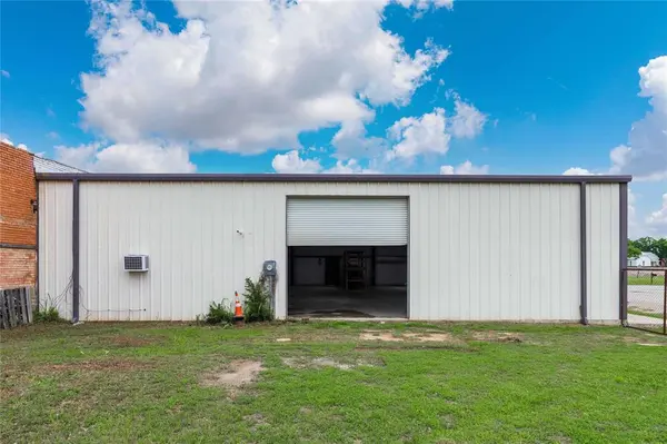 119 E Kyle Street, Bangs, TX 76823