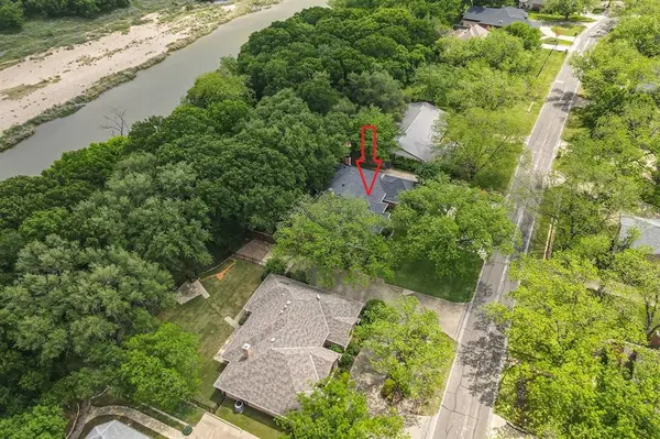 8808 Ravenswood Road, Granbury, TX 76049