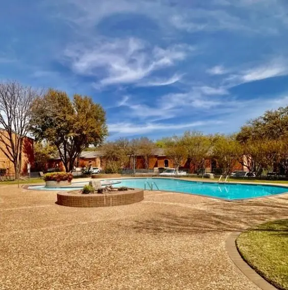 556 E Avenue J #B, Grand Prairie, TX 75050