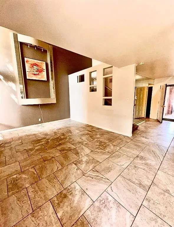 556 E Avenue J #B, Grand Prairie, TX 75050