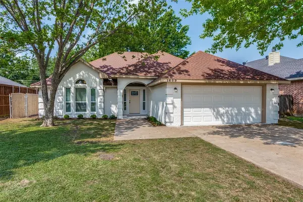 1609 Avenue B, Grand Prairie, TX 75051