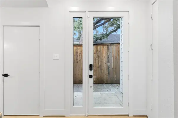 1005 Mount Auburn Avenue, Dallas, TX 75223