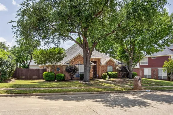 1426 Flamingo Drive, Lewisville, TX 75077