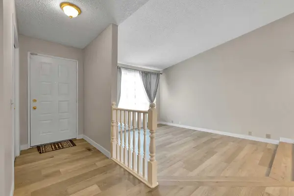 1111 Berkley DR NW, Calgary, AB T3K1S6