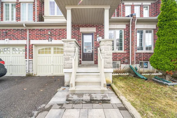 4 Moores CT, Markham, ON L6B 0V7