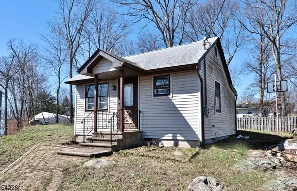 63 Iowa Ave, Jefferson Twp., NJ 07849