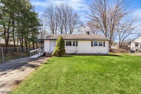 191 Lindley Ct, Andover Boro, NJ 07821