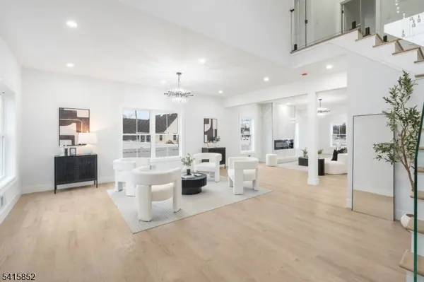 302 West Ln, Clark Twp., NJ 07066