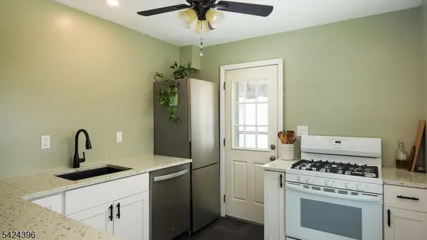 333 Giles Ave, Middlesex Boro, NJ 08846