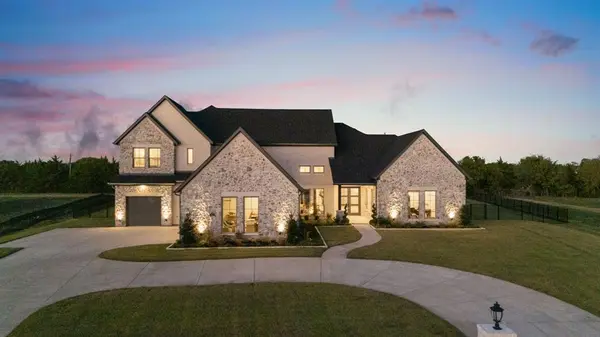 324 Chapel View Court, Heath, TX 75032