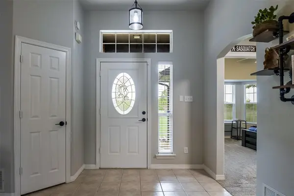 1303 Lariat Circle, Oak Leaf, TX 75154