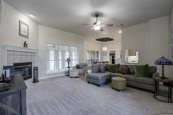 1303 Lariat Circle, Oak Leaf, TX 75154