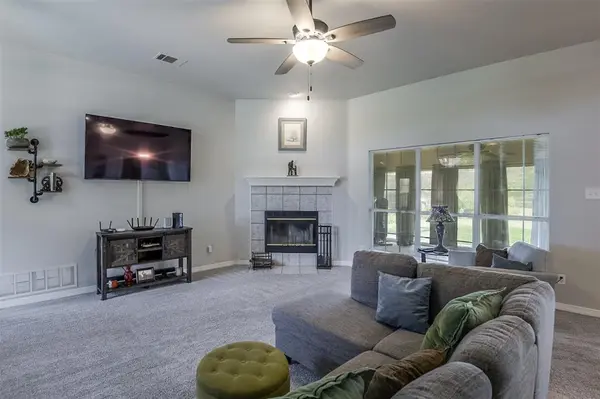 1303 Lariat Circle, Oak Leaf, TX 75154