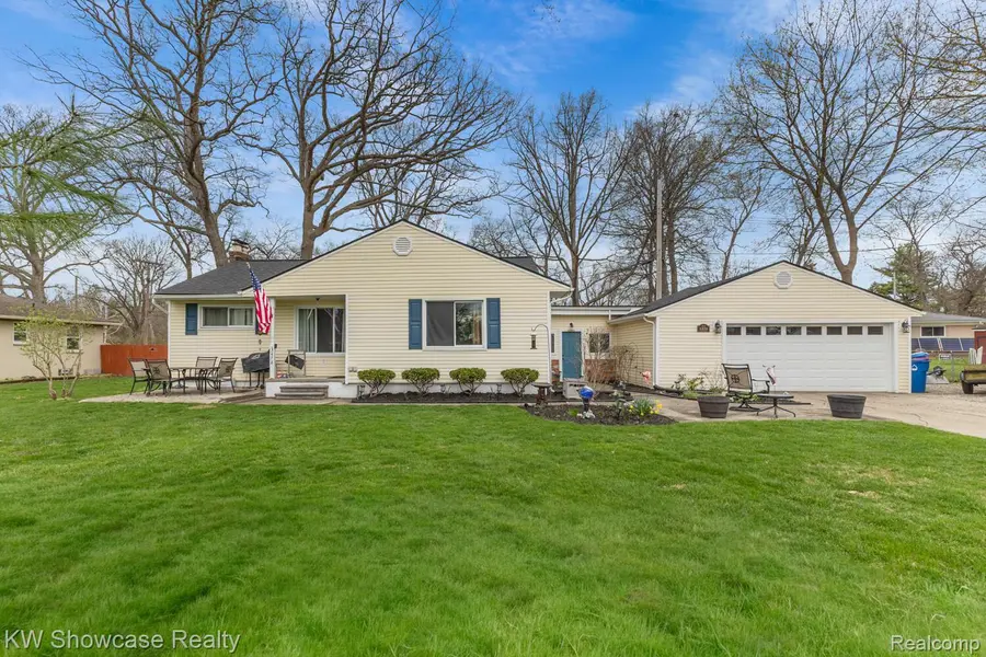 3478 Richmond ST, Waterford Charter Township, MI 48328