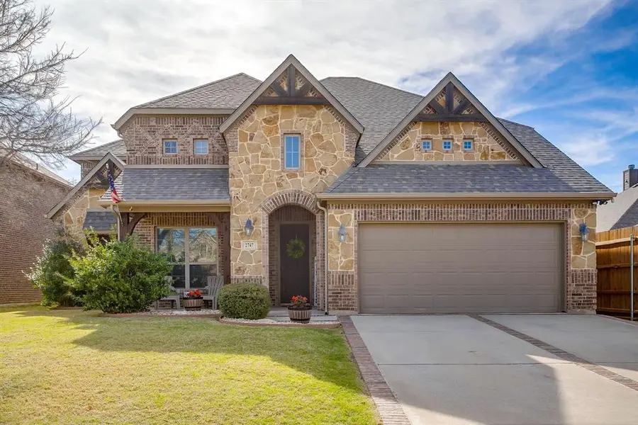 2747 Elmwood Drive, Burleson, TX 76028
