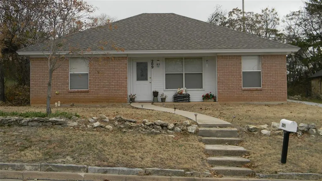 209 S State Street, Decatur, TX 76234