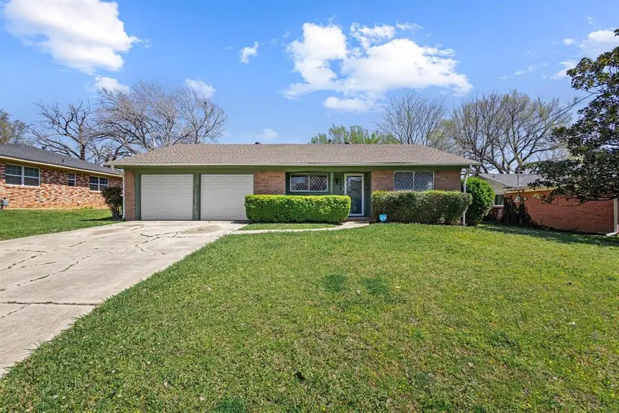 1306 Hillside Drive, Gainesville, TX 76240