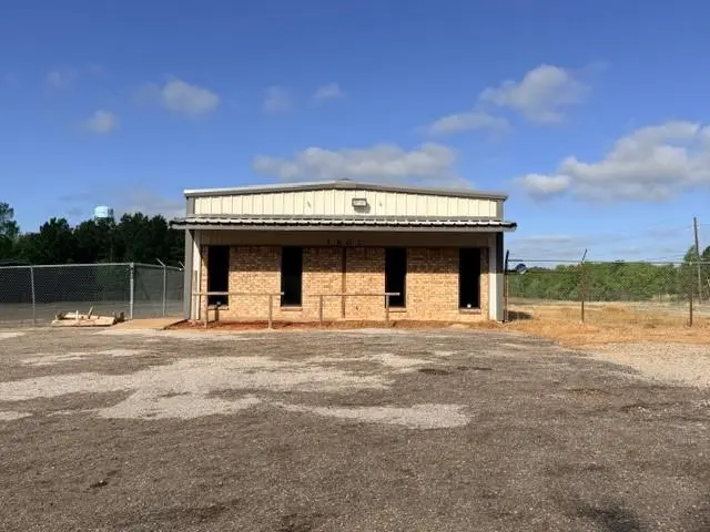 1801 N Queen St, Palestine, TX 75803