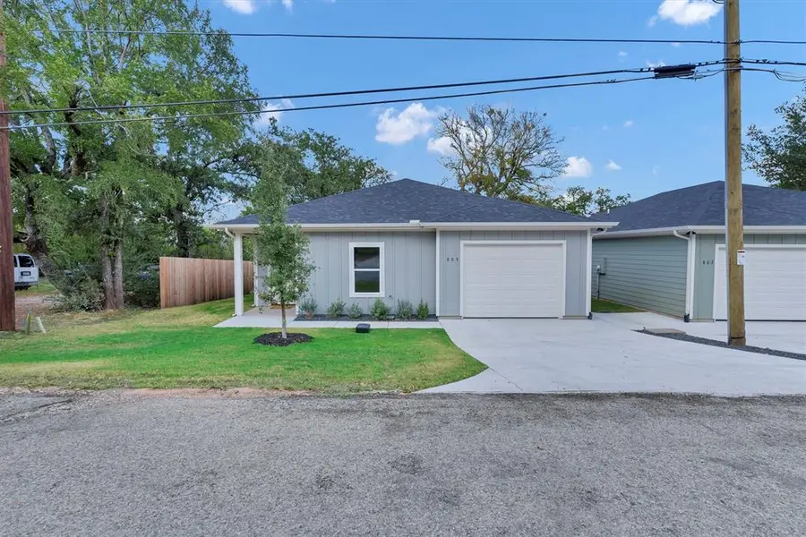 805 Branding Iron Trail, Granbury, TX 76049