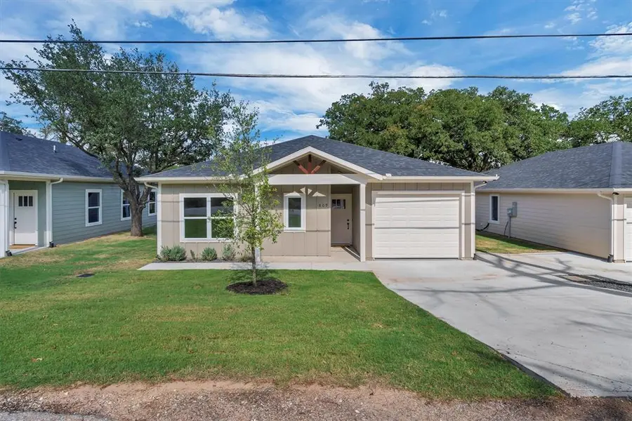 809 Branding Iron Trail, Granbury, TX 76049