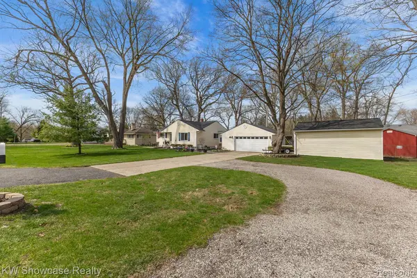 3478 Richmond ST, Waterford Charter Township, MI 48328