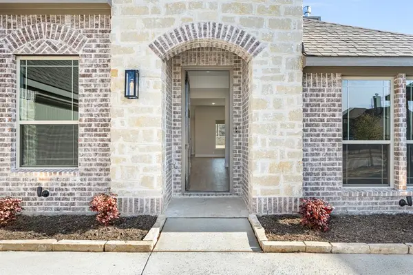 355 Paddle Boat Drive, Granbury, TX 76049