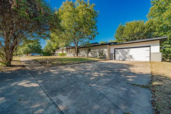 805 9th Street, Grand Prairie, TX 75050