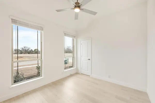 152 Rosewood Drive, Glenn Heights, TX 75154