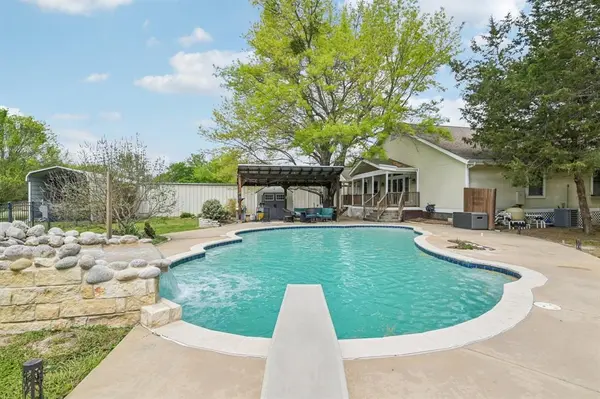 858 County Road 3101, Greenville, TX 75402