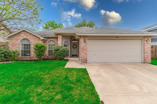 2521 Fairmont Drive, Grand Prairie, TX 75052