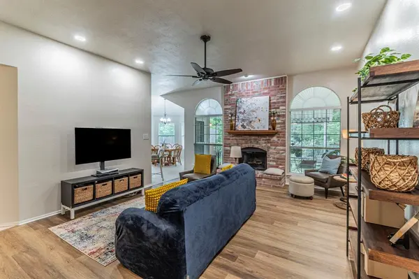 2521 Fairmont Drive, Grand Prairie, TX 75052