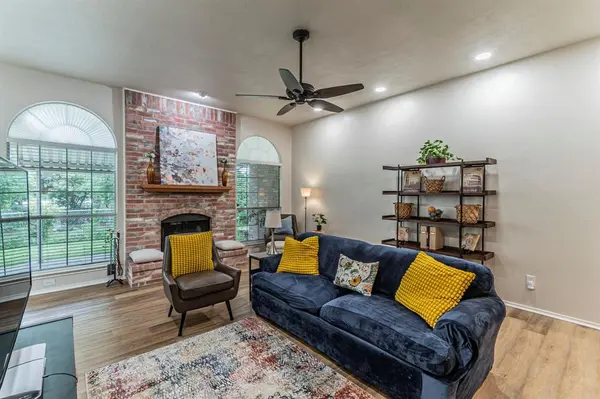 2521 Fairmont Drive, Grand Prairie, TX 75052