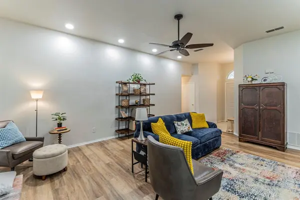 2521 Fairmont Drive, Grand Prairie, TX 75052