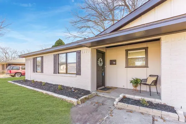 714 Pleasant Valley Road, Garland, TX 75040