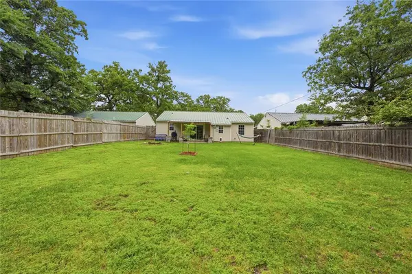 732 Ridgewood Drive, Tool, TX 75143