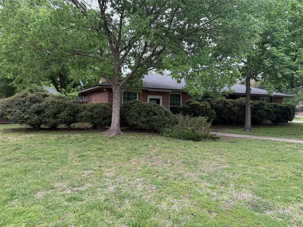 2200 Agnew Street, Bonham, TX 75418