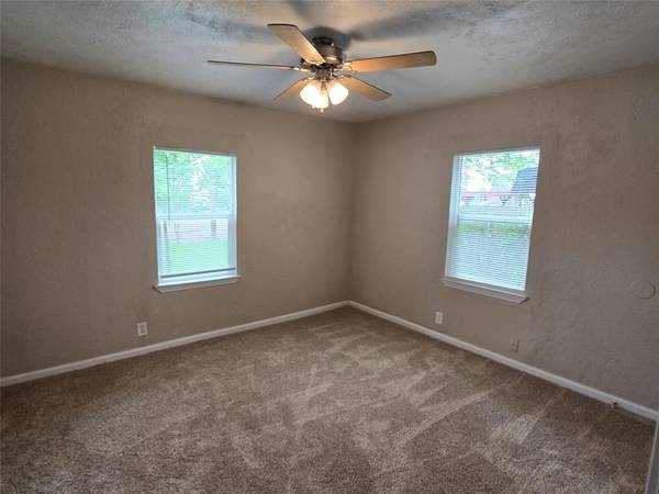 515 Elkhart Avenue, Dallas, TX 75217