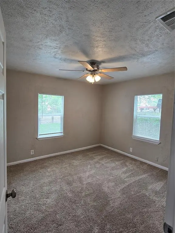 515 Elkhart Avenue, Dallas, TX 75217