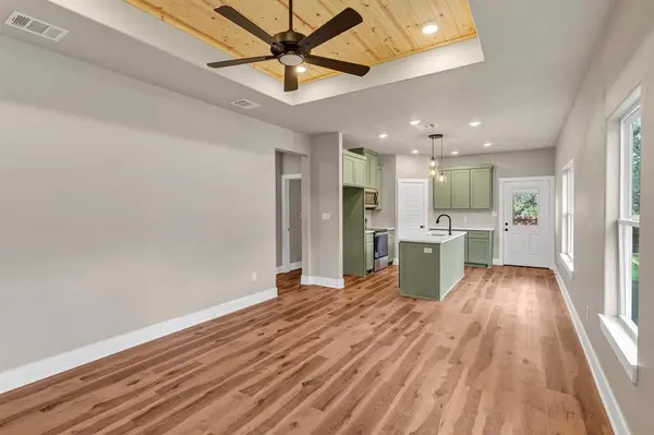 807 Branding Iron Trail, Granbury, TX 76049