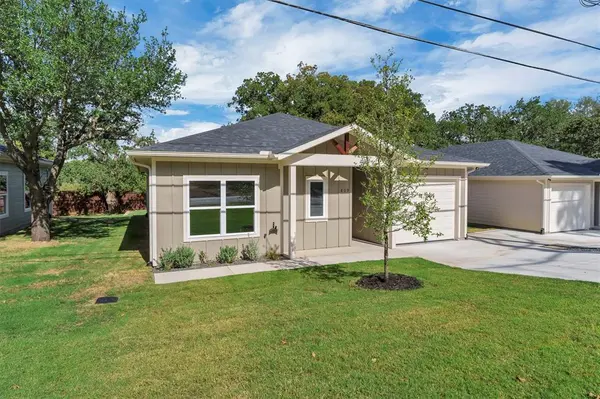 809 Branding Iron Trail, Granbury, TX 76049