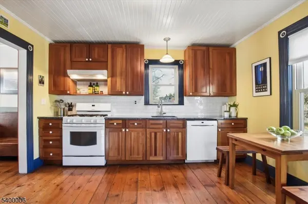 9 West Street, Clinton Twp., NJ 08801