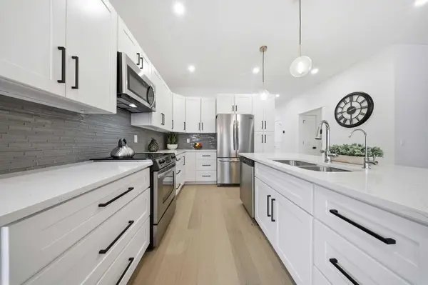 103 Oakmere GN, Chestermere, AB T1X 1N4